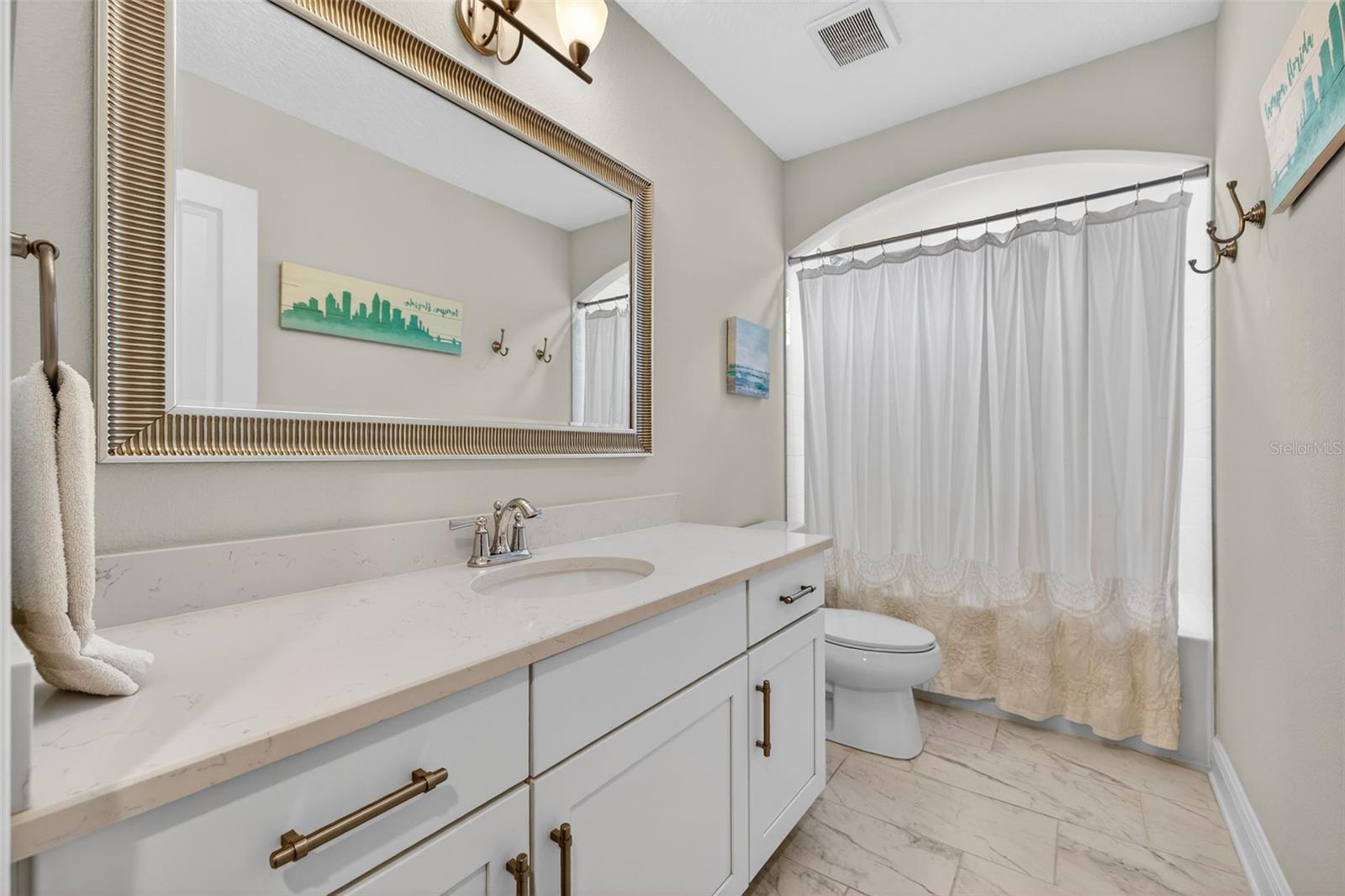 Listing photo id 39 for 4012 Bay To Bay Boulevard