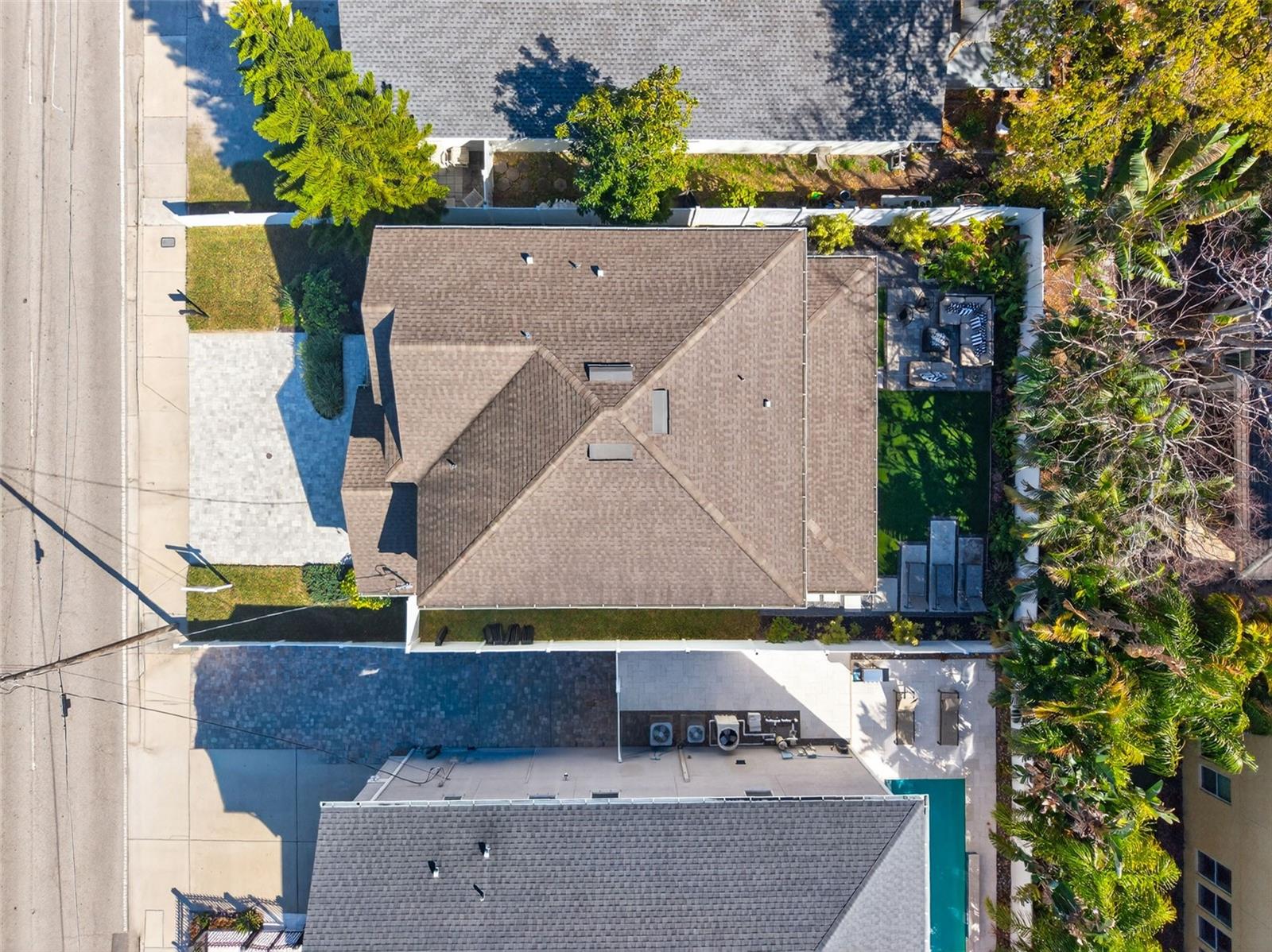 Listing photo id 54 for 4012 Bay To Bay Boulevard