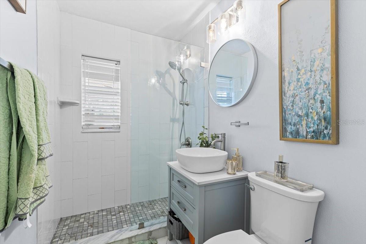 Image 19 of 36 For 4106 Bay View Avenue