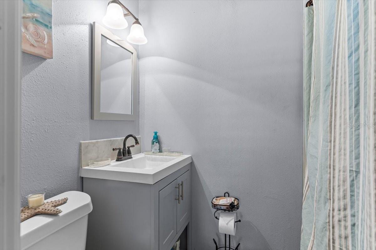 Image 21 of 36 For 4106 Bay View Avenue