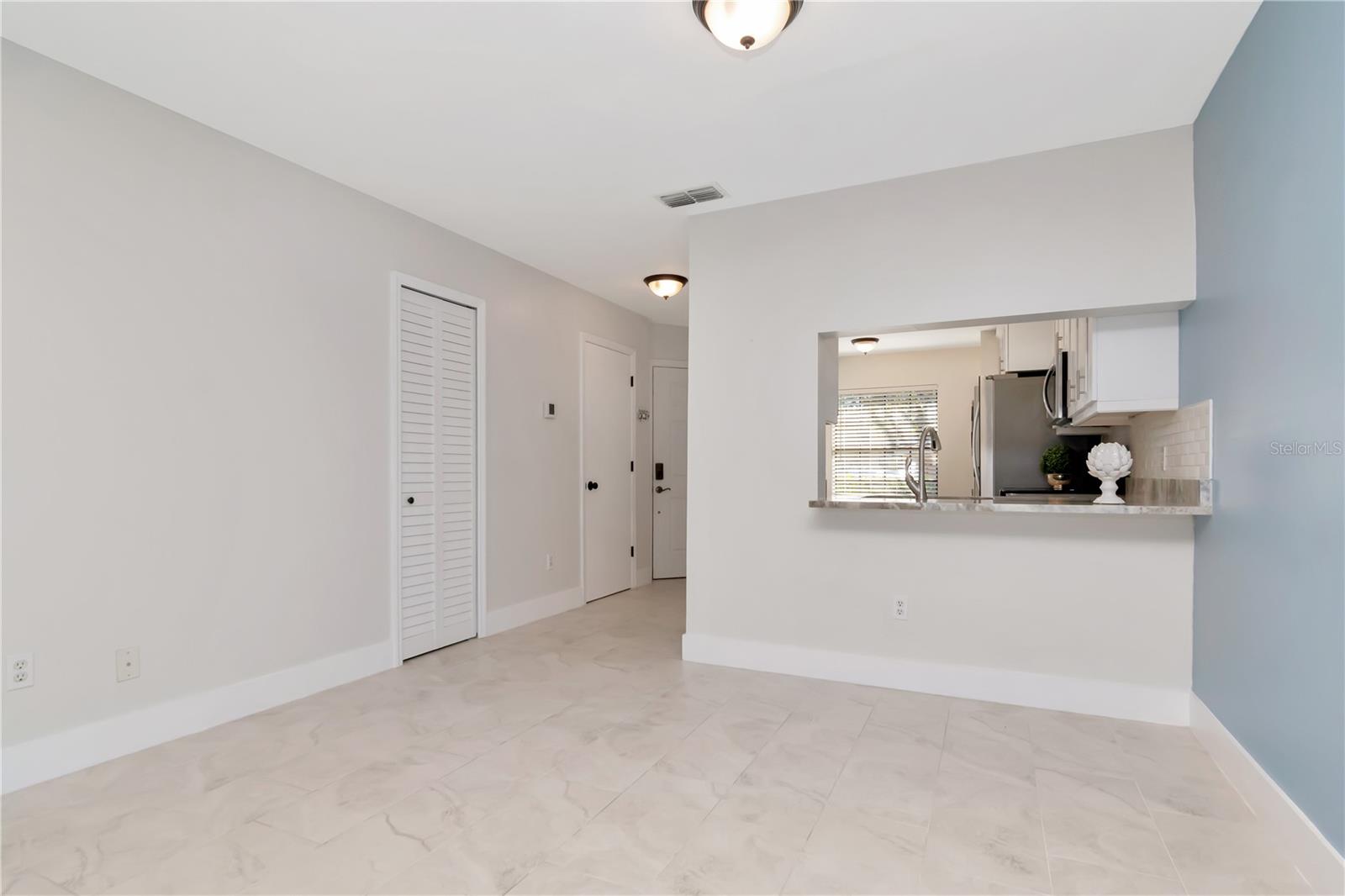 Listing photo id 11 for 5100 Burchette Road 801