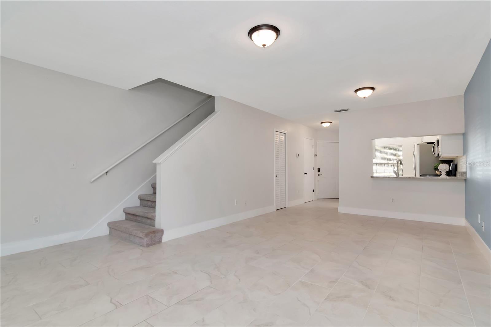 Listing photo id 12 for 5100 Burchette Road 801