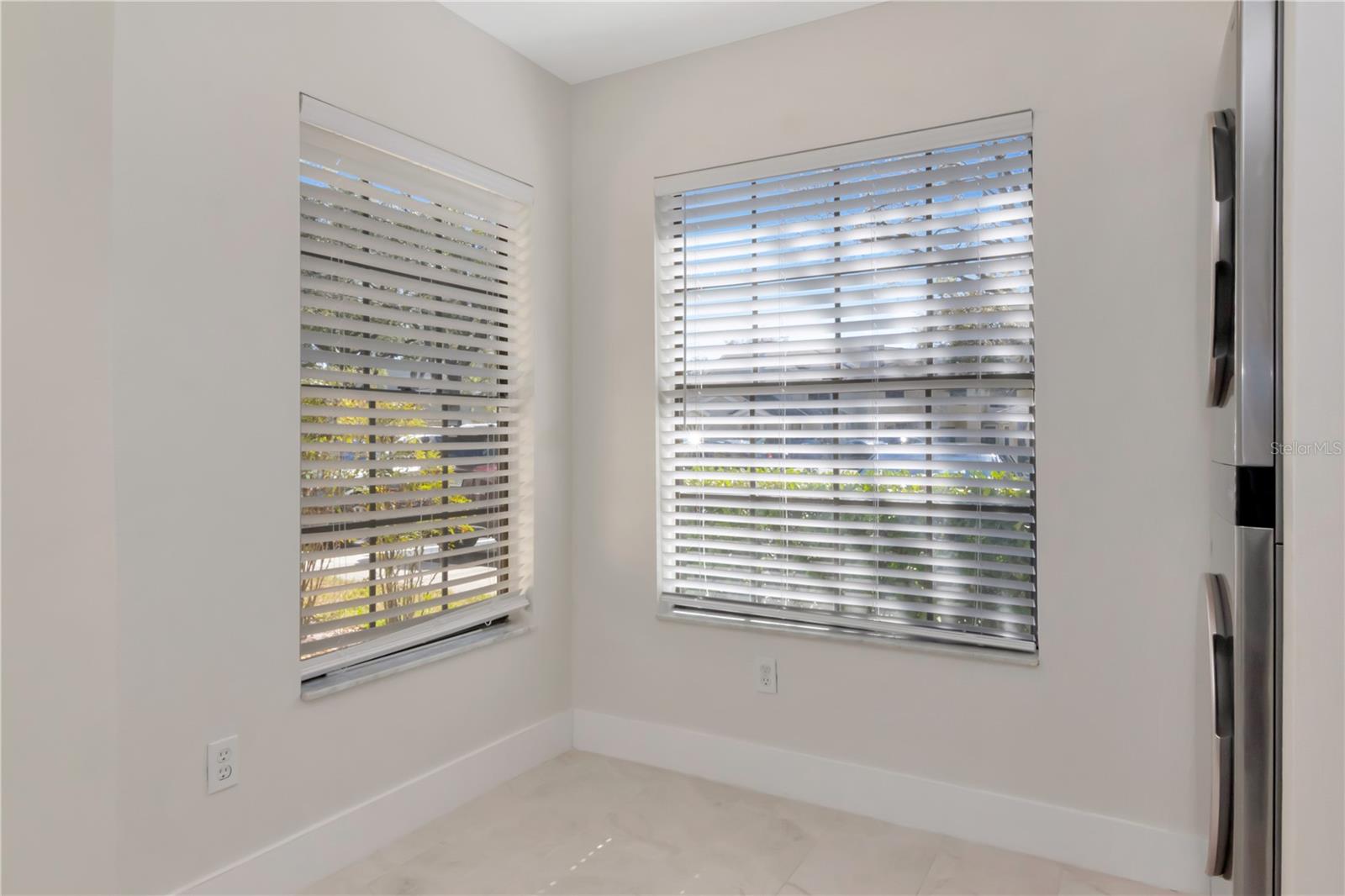 Listing photo id 5 for 5100 Burchette Road 801