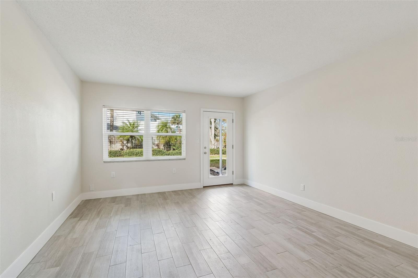 Image 13 of 44 For 300 Venetian Drive 2