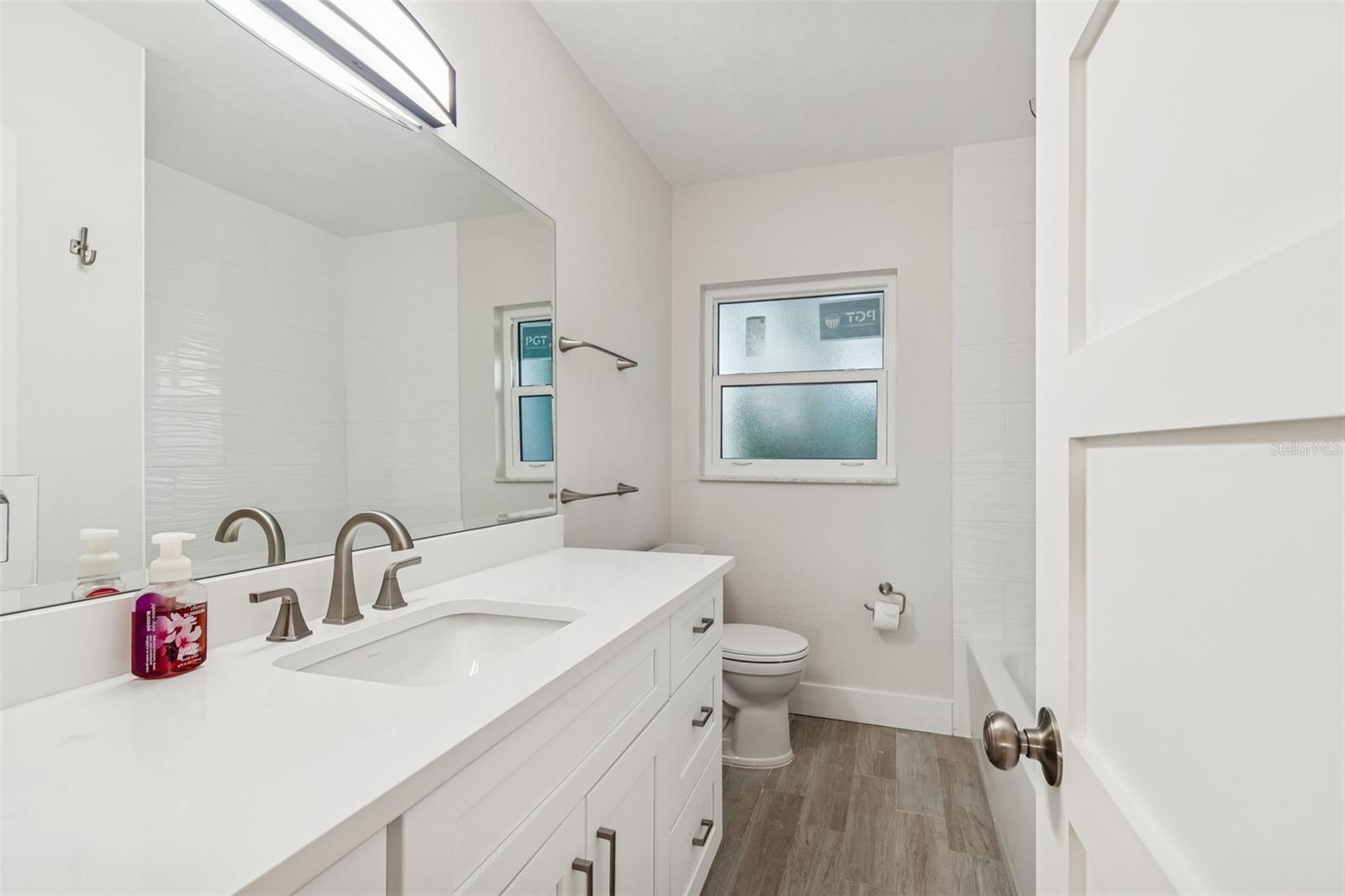 Image 16 of 44 For 300 Venetian Drive 2