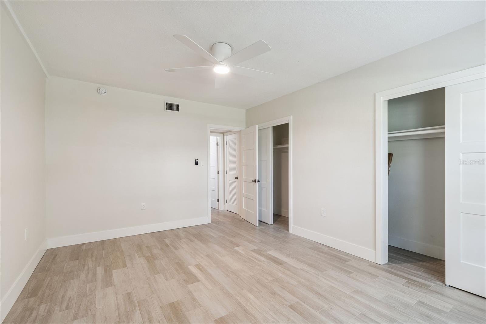 Image 22 of 44 For 300 Venetian Drive 2