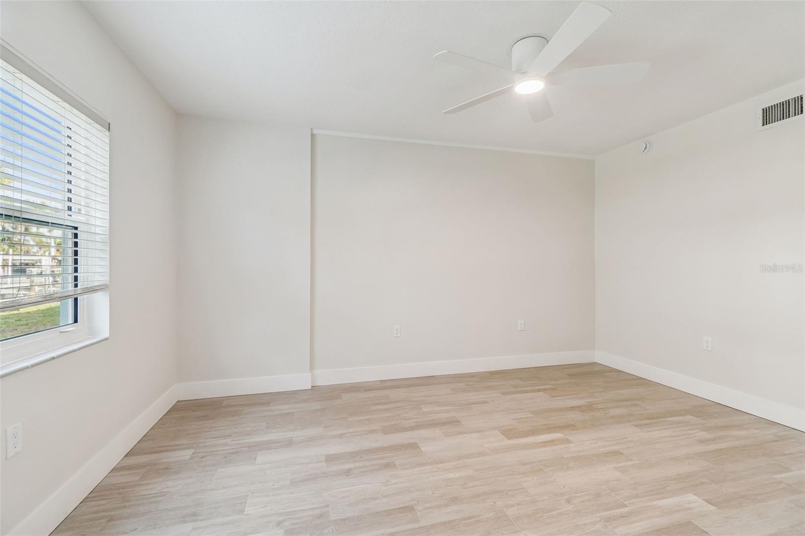 Image 23 of 44 For 300 Venetian Drive 2