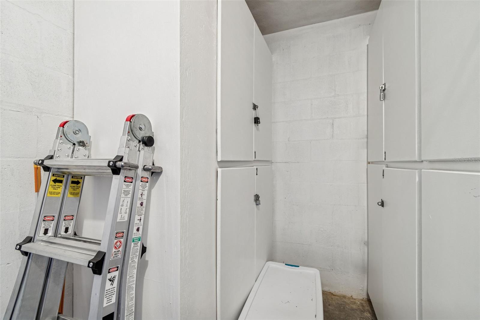 Image 30 of 44 For 300 Venetian Drive 2