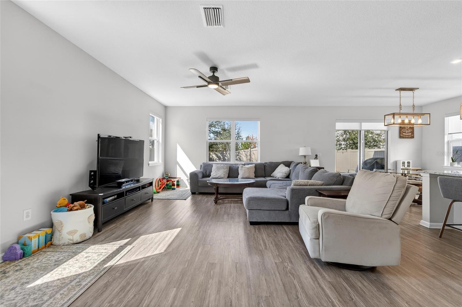 Image 14 of 83 For 12273 Blue Pacific Drive