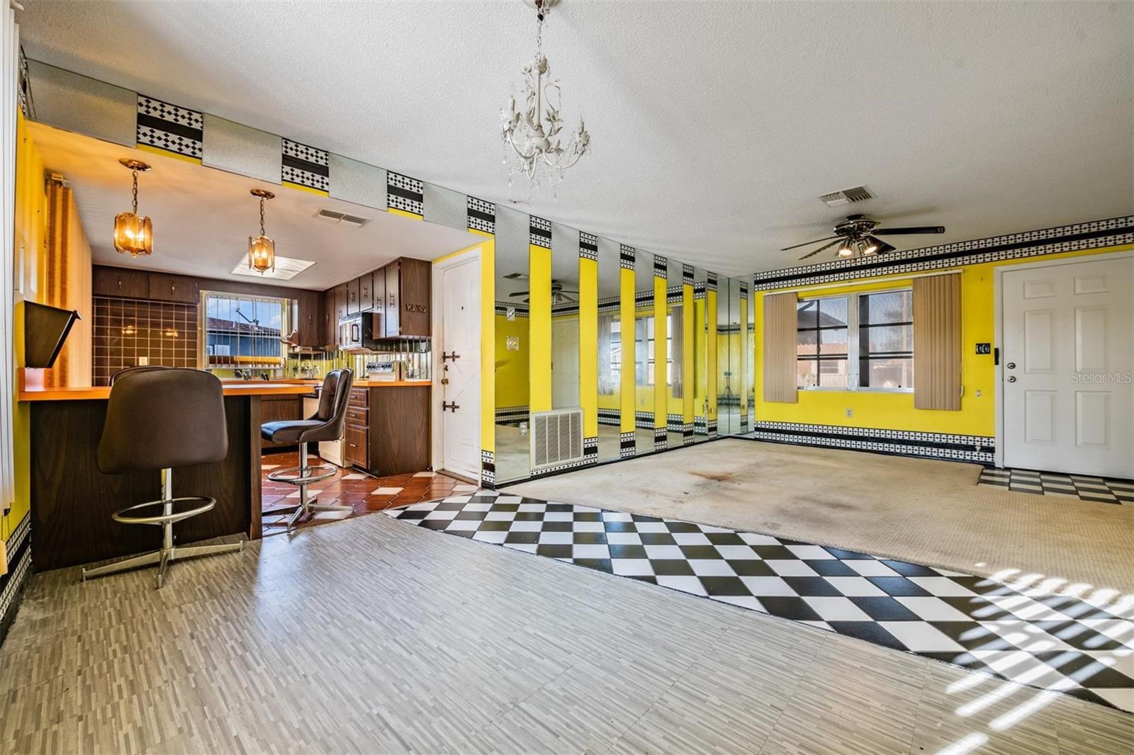 Listing photo id 8 for 8434 Luray Drive