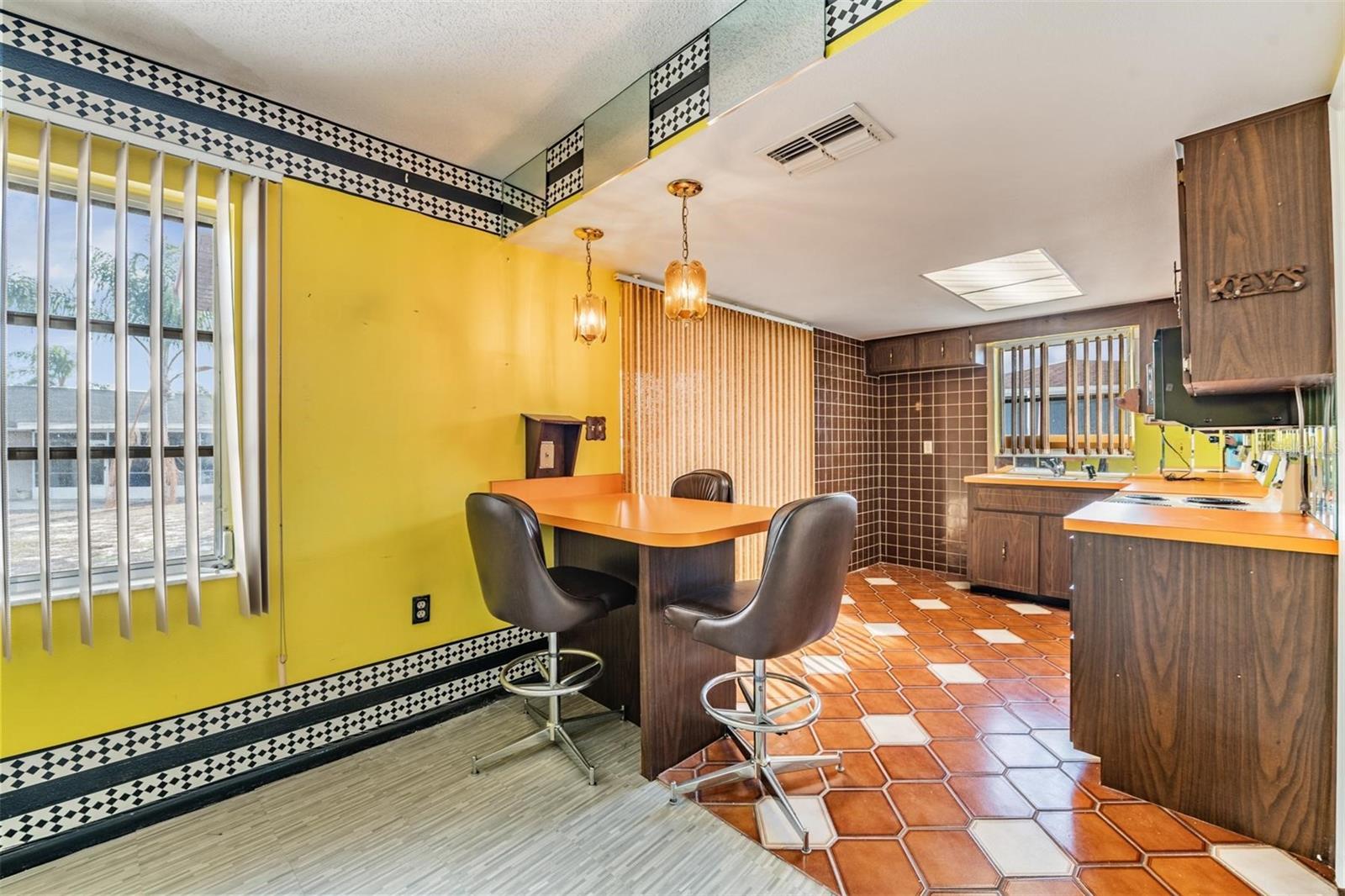 Listing photo id 11 for 8434 Luray Drive