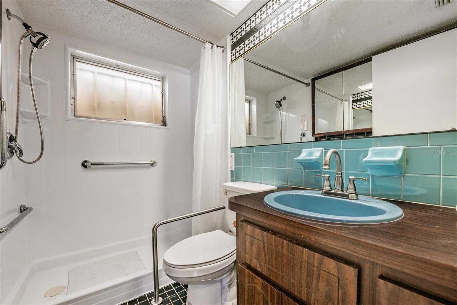 Listing photo id 20 for 8434 Luray Drive