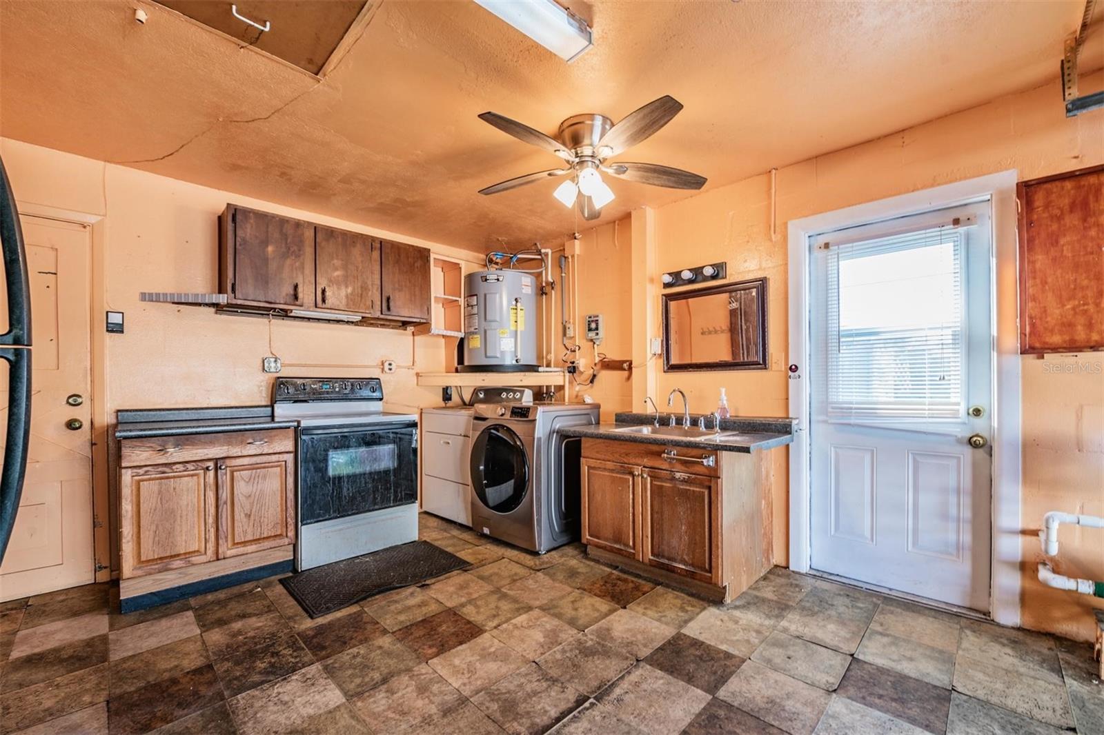 Listing photo id 25 for 8434 Luray Drive