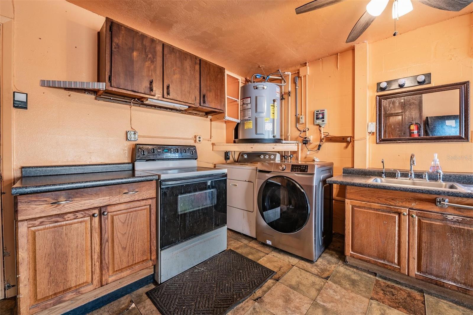 Listing photo id 26 for 8434 Luray Drive