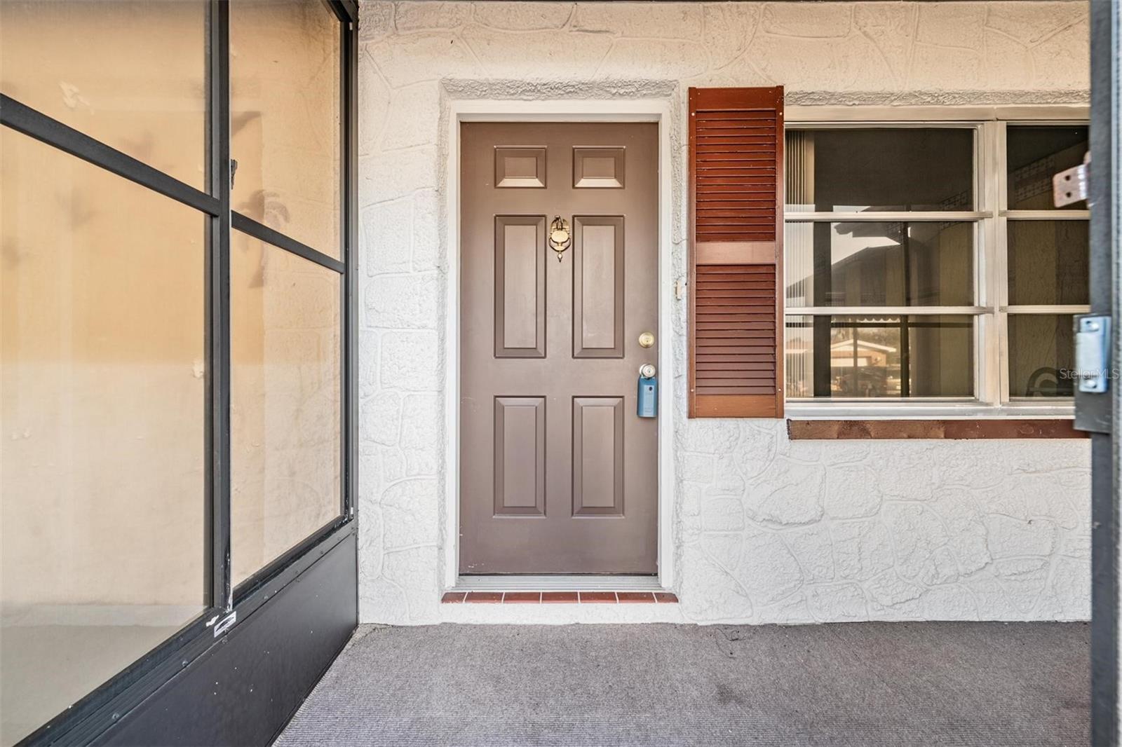 Listing photo id 1 for 8434 Luray Drive