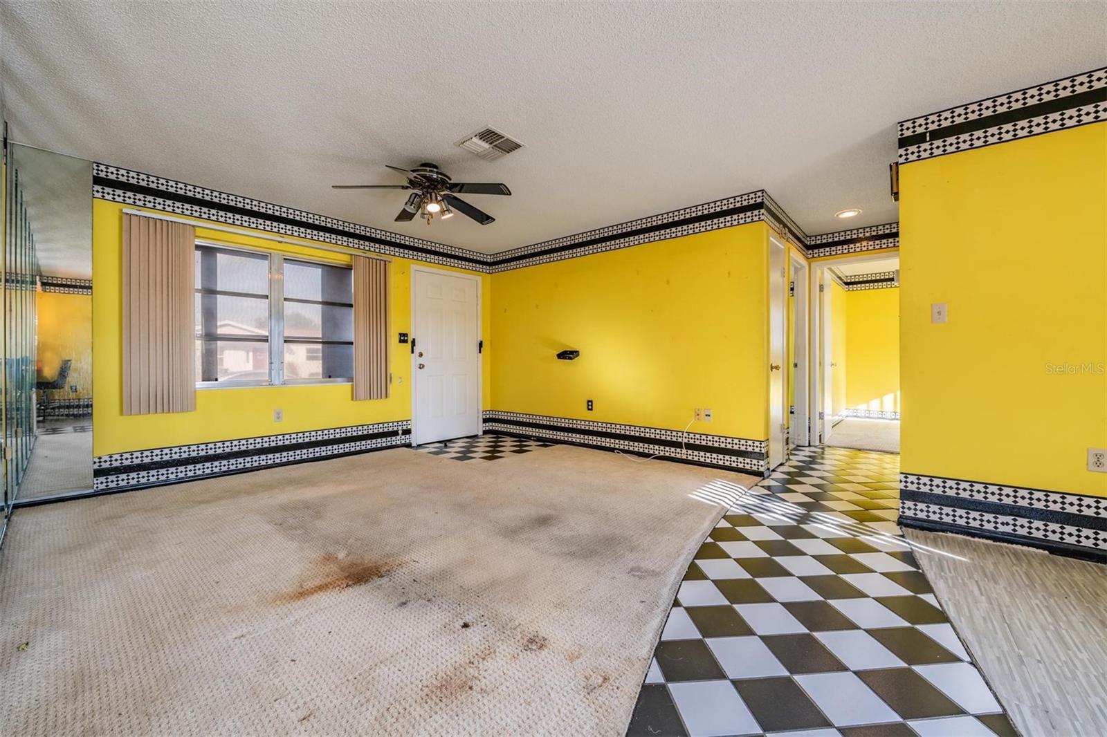 Listing photo id 5 for 8434 Luray Drive