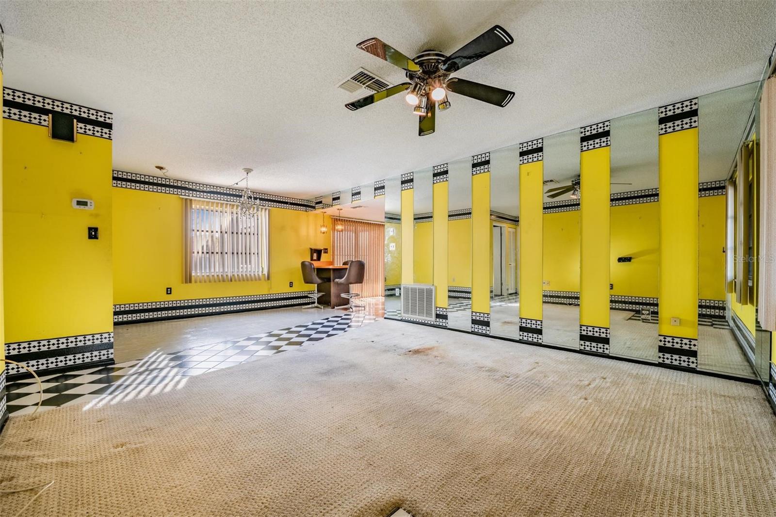 Listing photo id 7 for 8434 Luray Drive