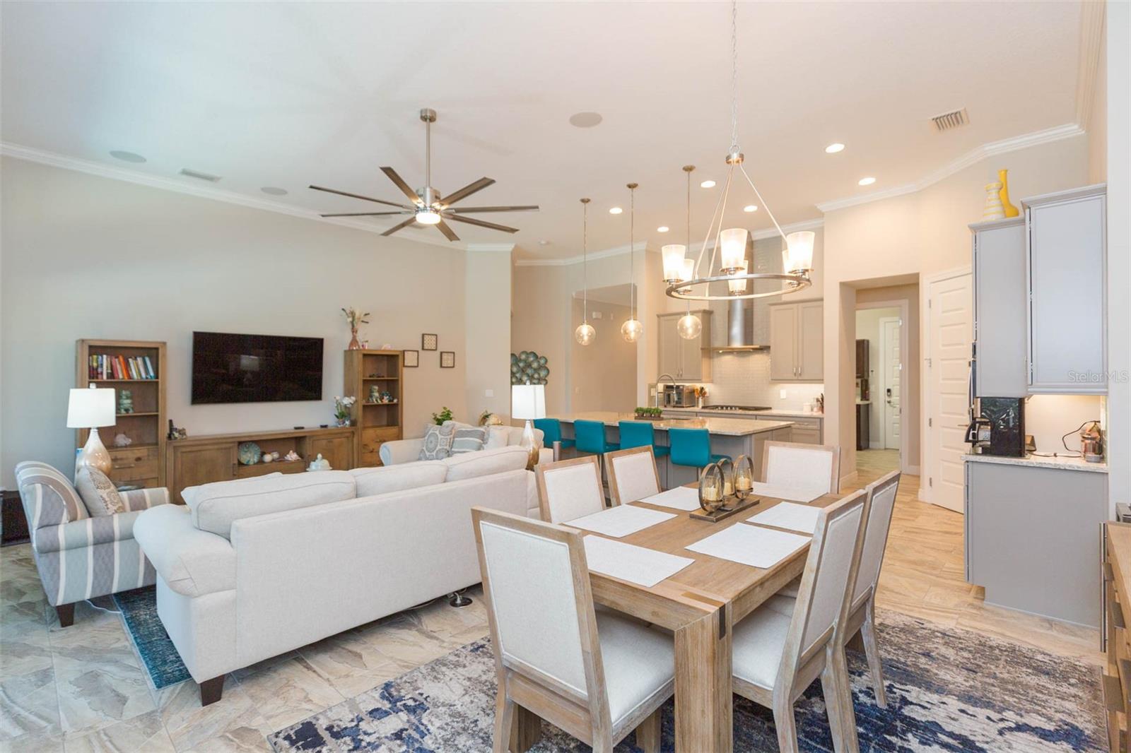 Listing photo id 22 for 6534 Mayport Drive