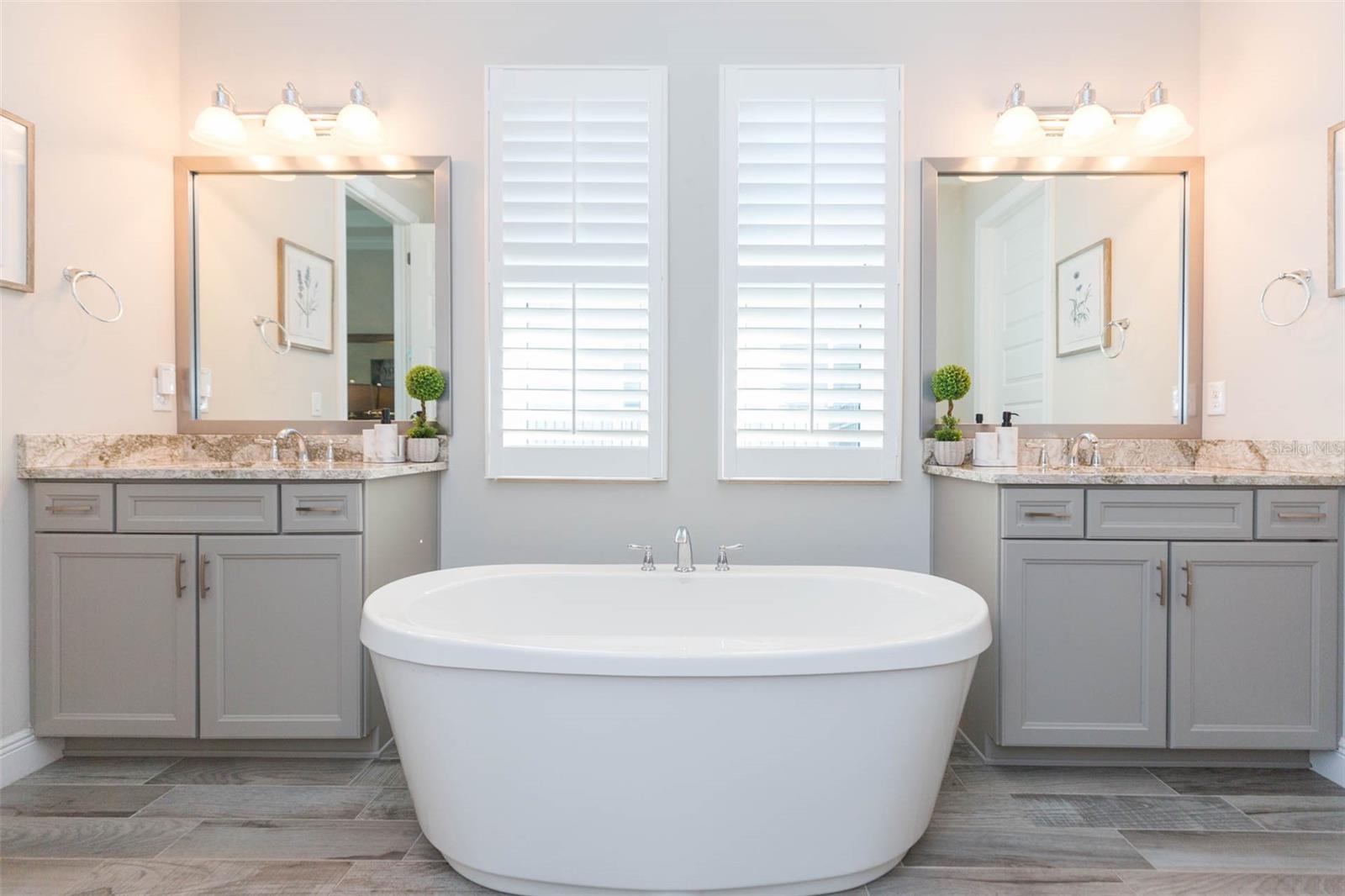 Listing photo id 33 for 6534 Mayport Drive