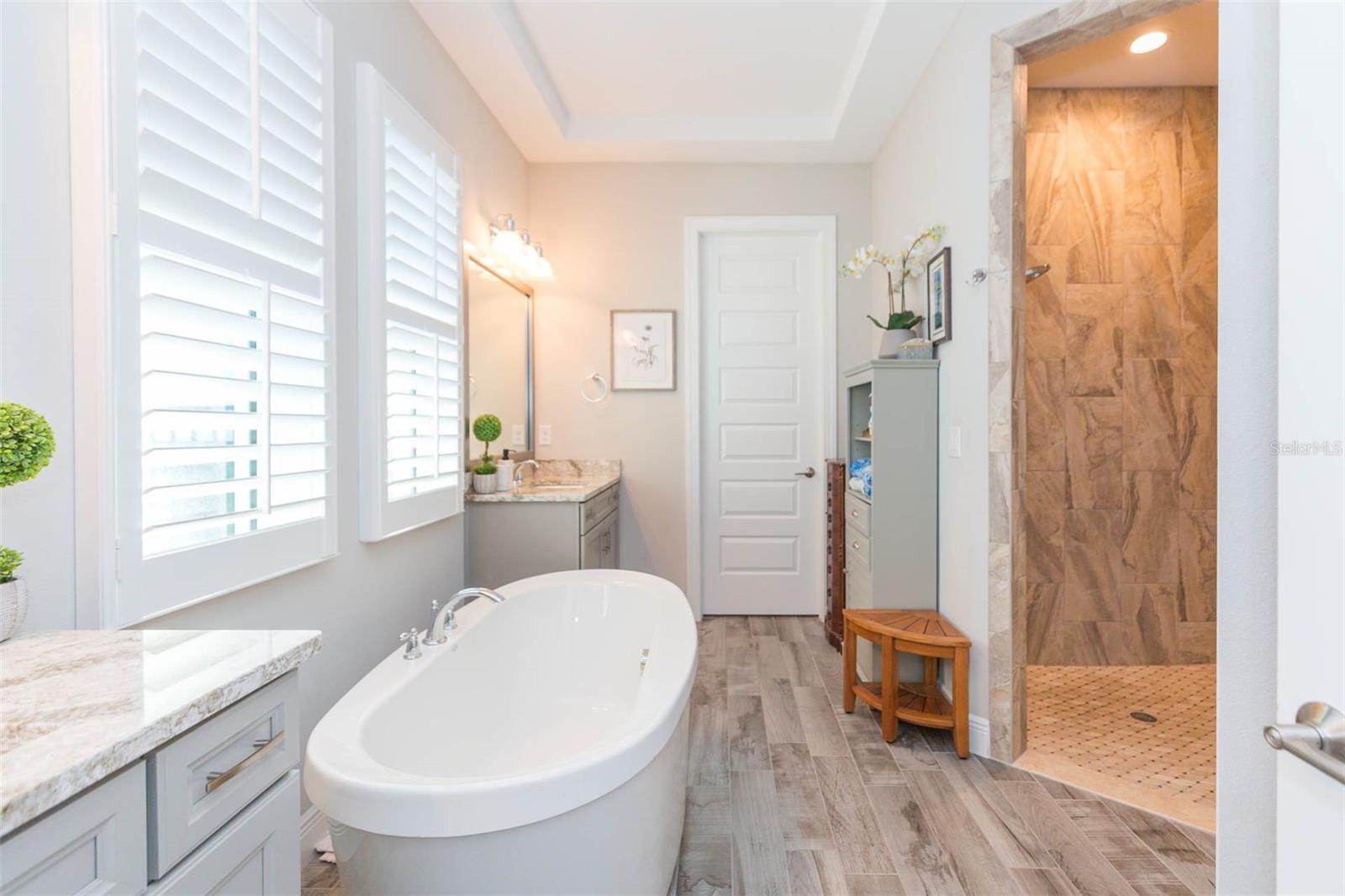 Listing photo id 34 for 6534 Mayport Drive