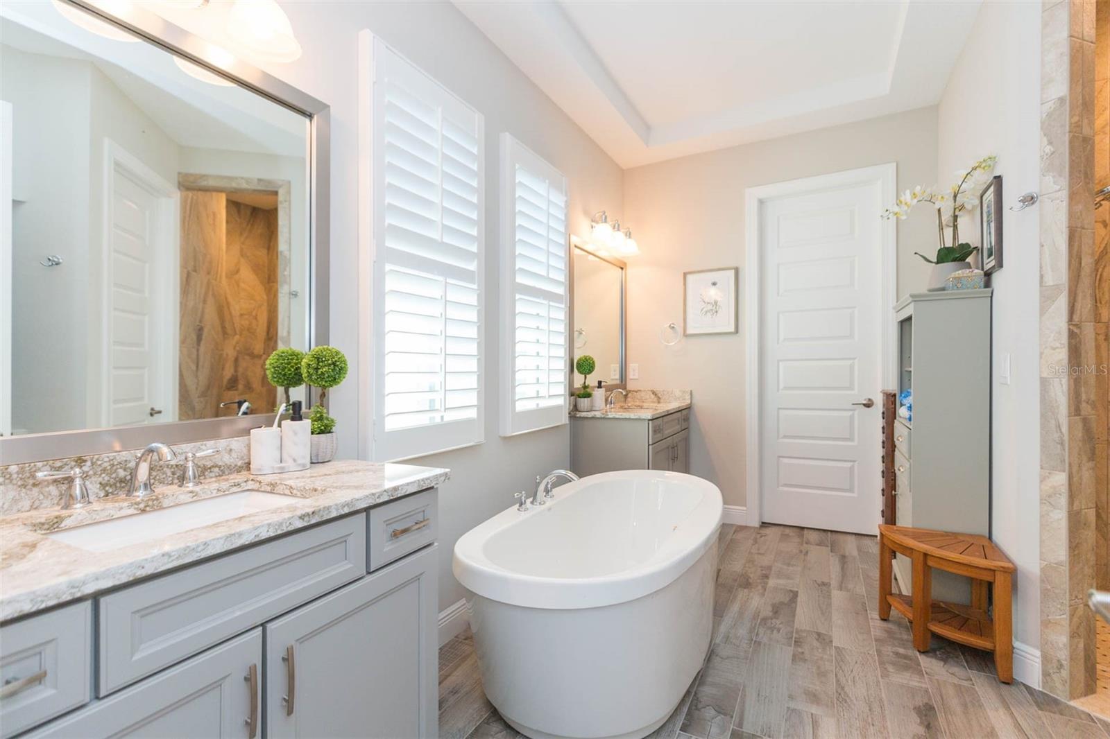 Listing photo id 35 for 6534 Mayport Drive