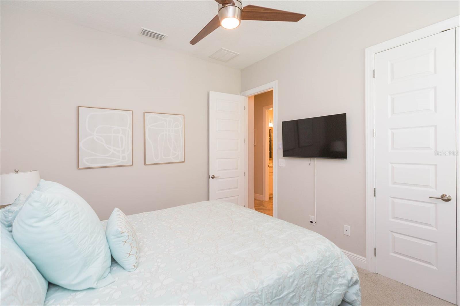 Listing photo id 38 for 6534 Mayport Drive