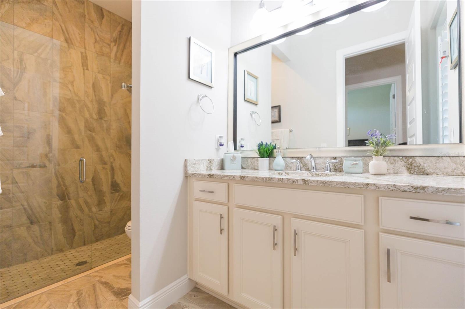 Listing photo id 44 for 6534 Mayport Drive