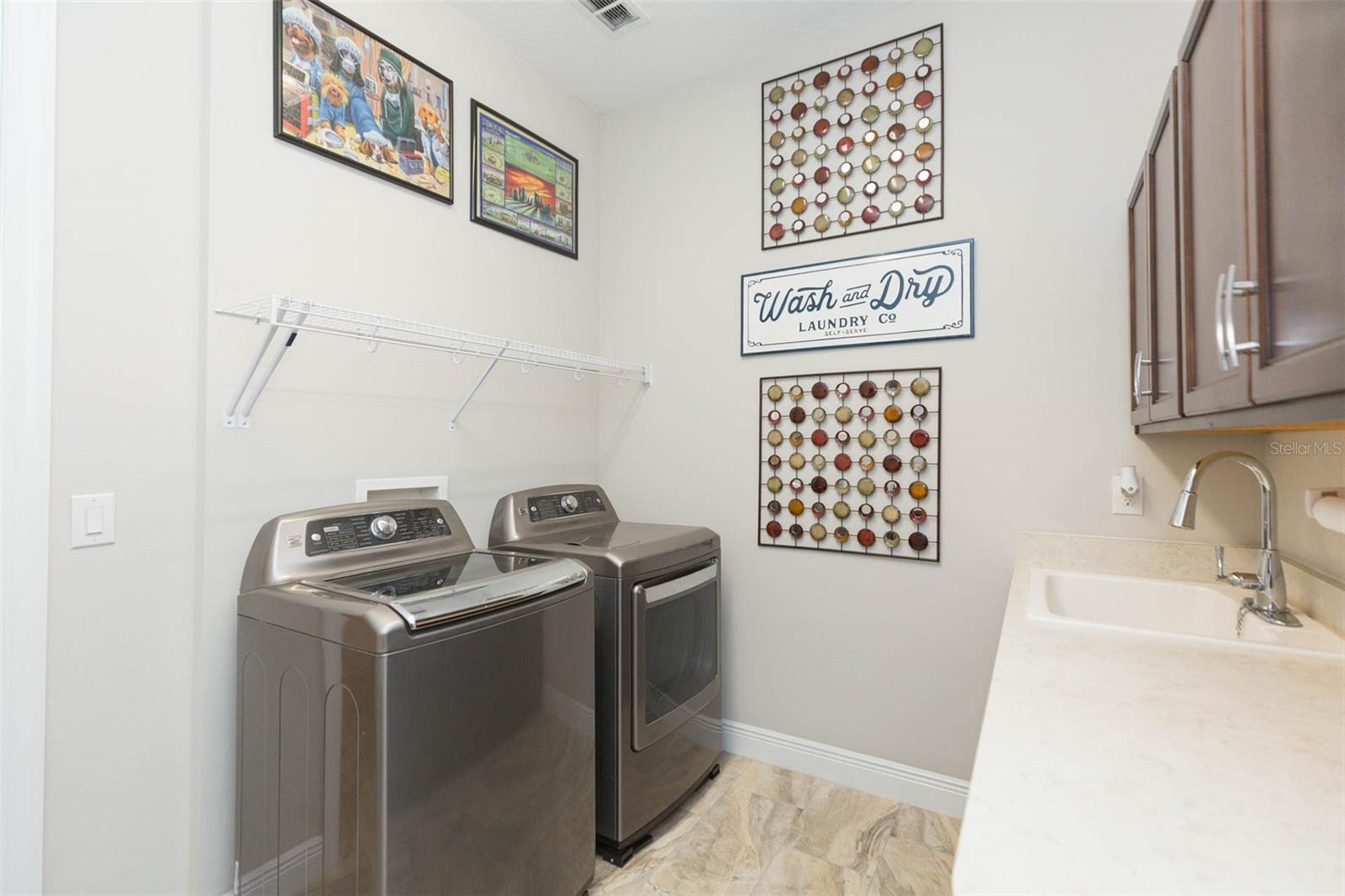 Listing photo id 49 for 6534 Mayport Drive