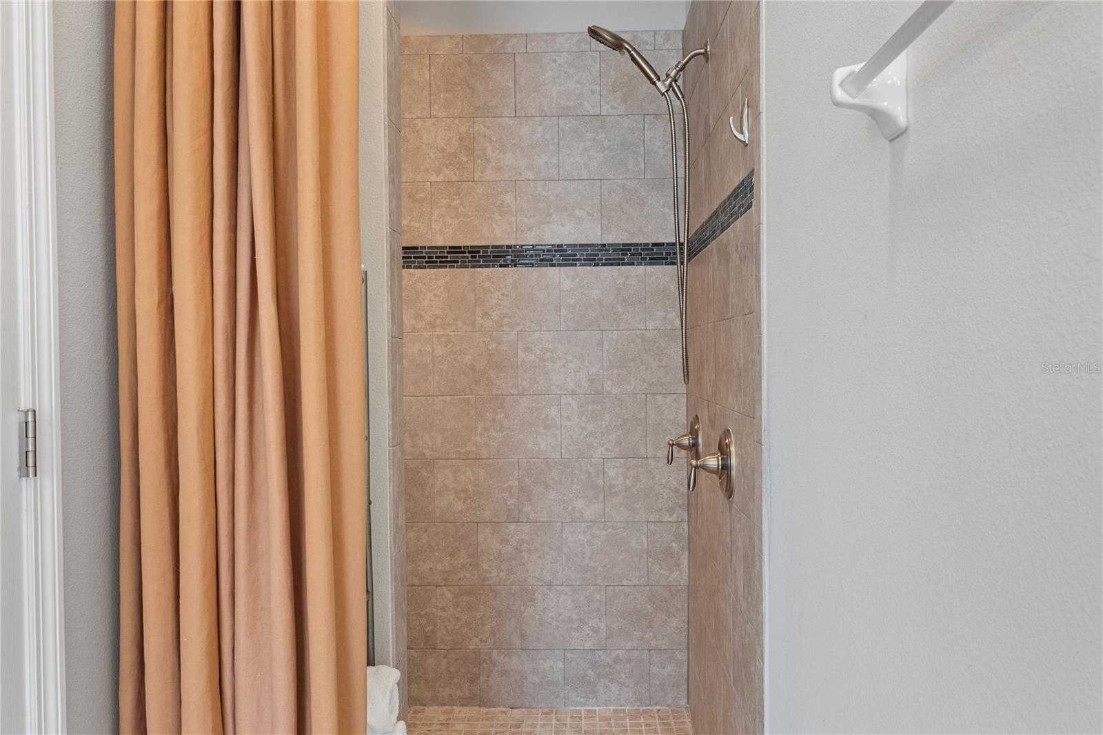 Image 18 of 57 For 18827 Henequen Lane