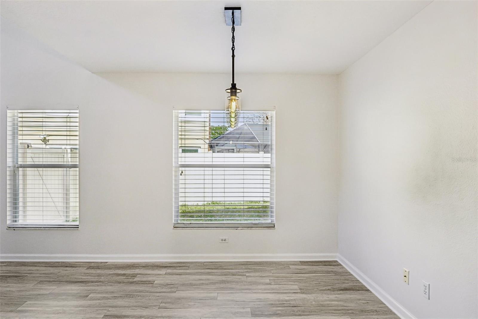 Image 11 of 84 For 5620 Essex Court