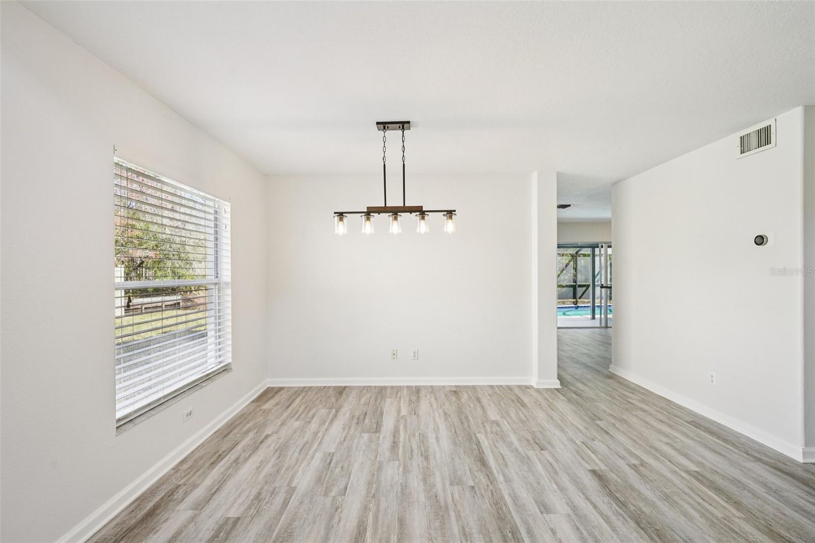 Image 14 of 84 For 5620 Essex Court