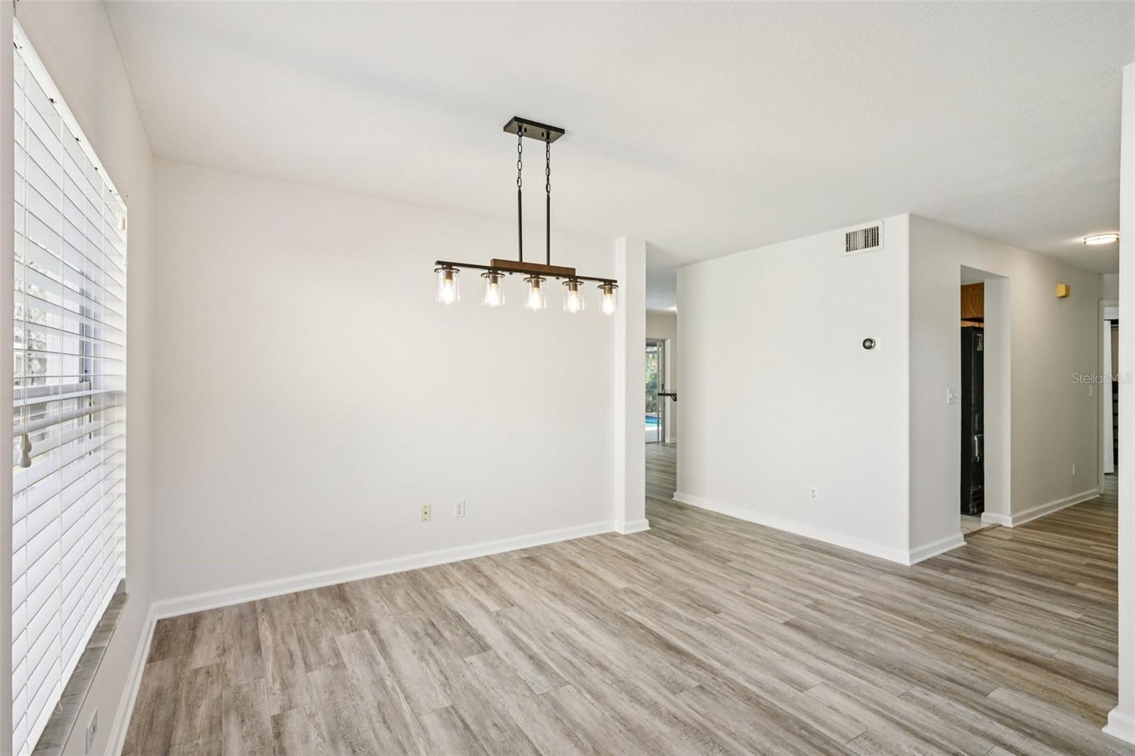 Image 15 of 84 For 5620 Essex Court