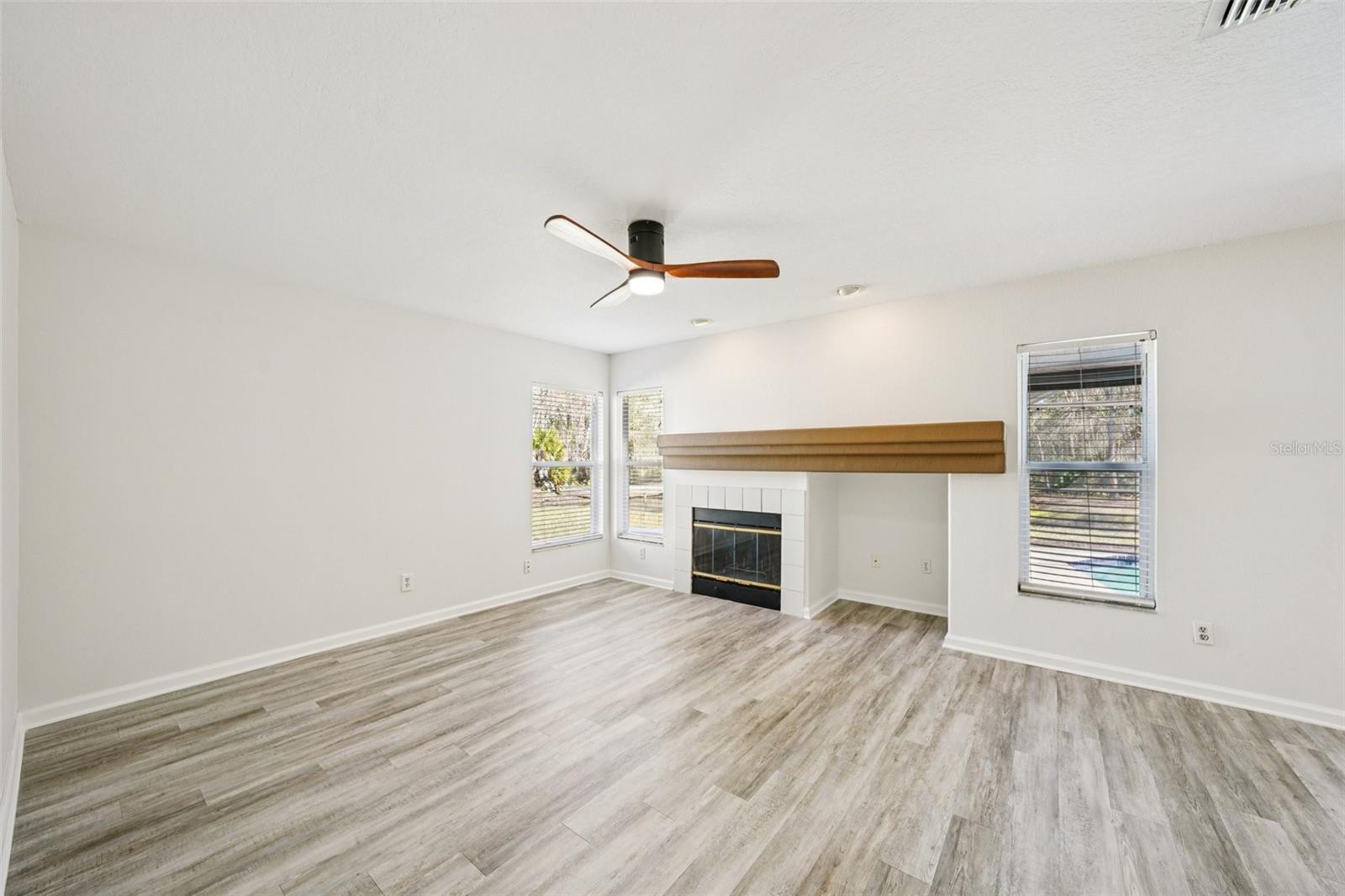 Image 16 of 84 For 5620 Essex Court