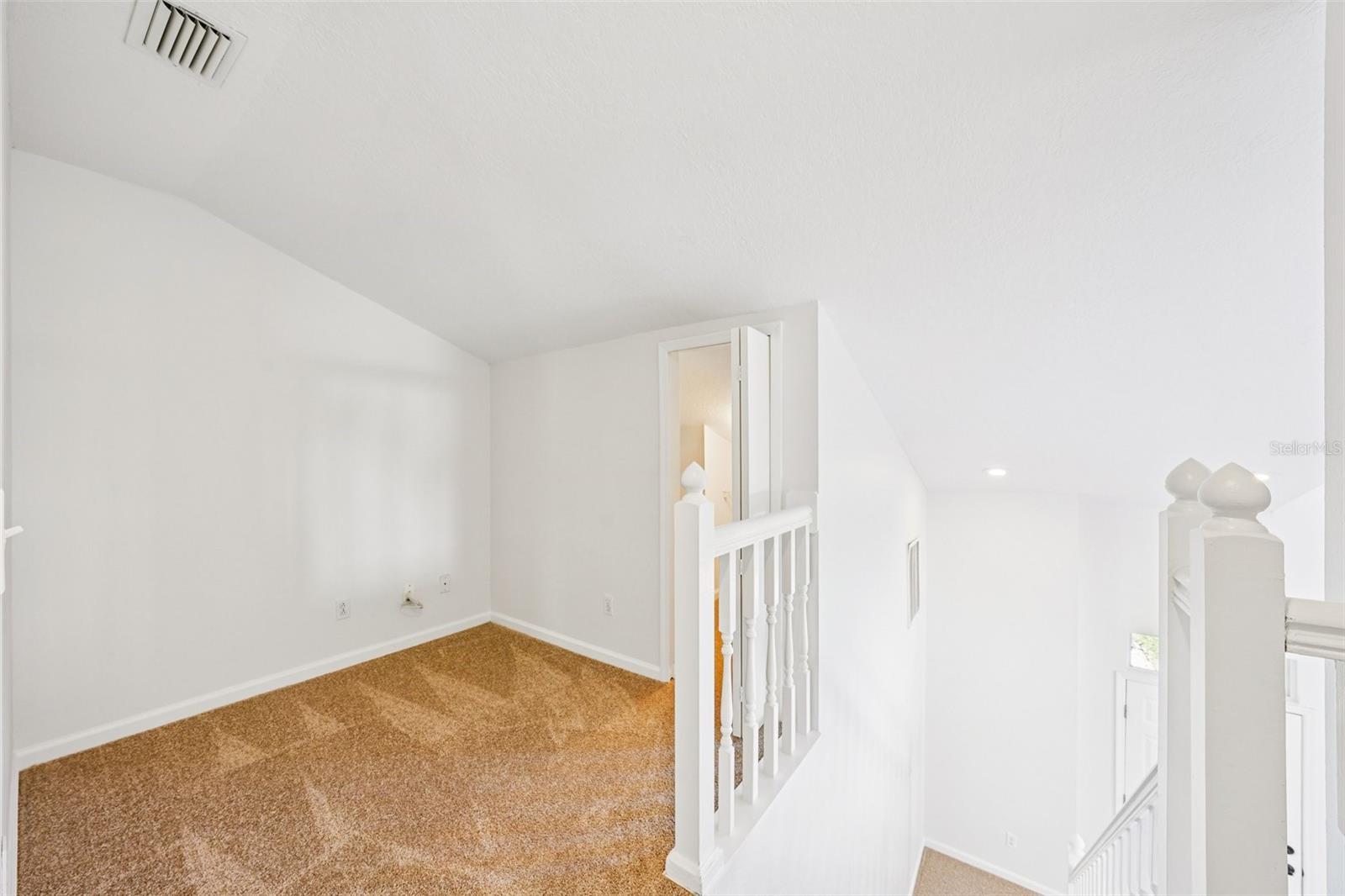 Image 39 of 84 For 5620 Essex Court