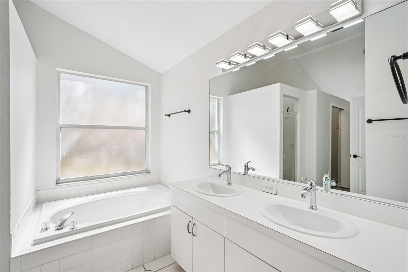 Image 66 of 84 For 5620 Essex Court