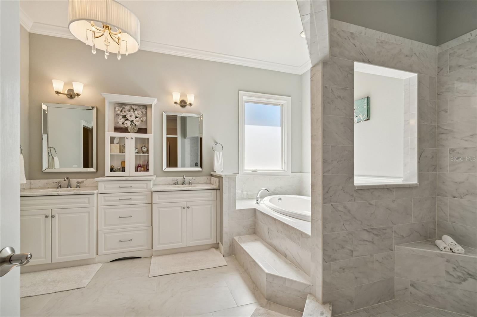 Image 36 of 75 For 610 Saxony Boulevard