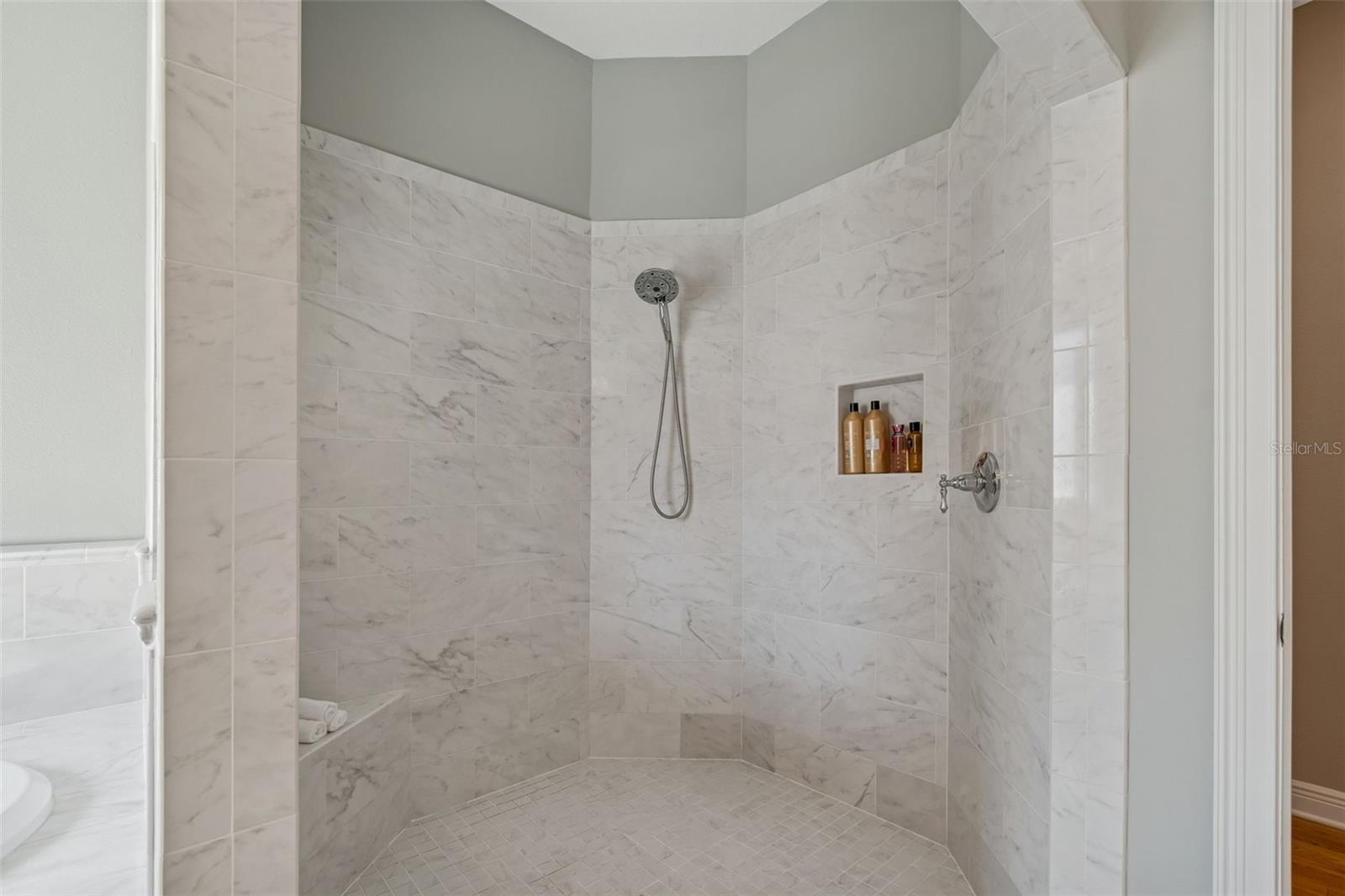 Image 38 of 75 For 610 Saxony Boulevard