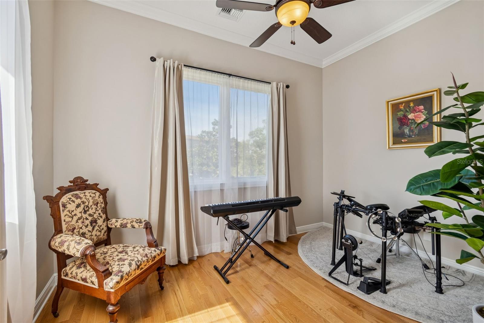 Image 42 of 75 For 610 Saxony Boulevard