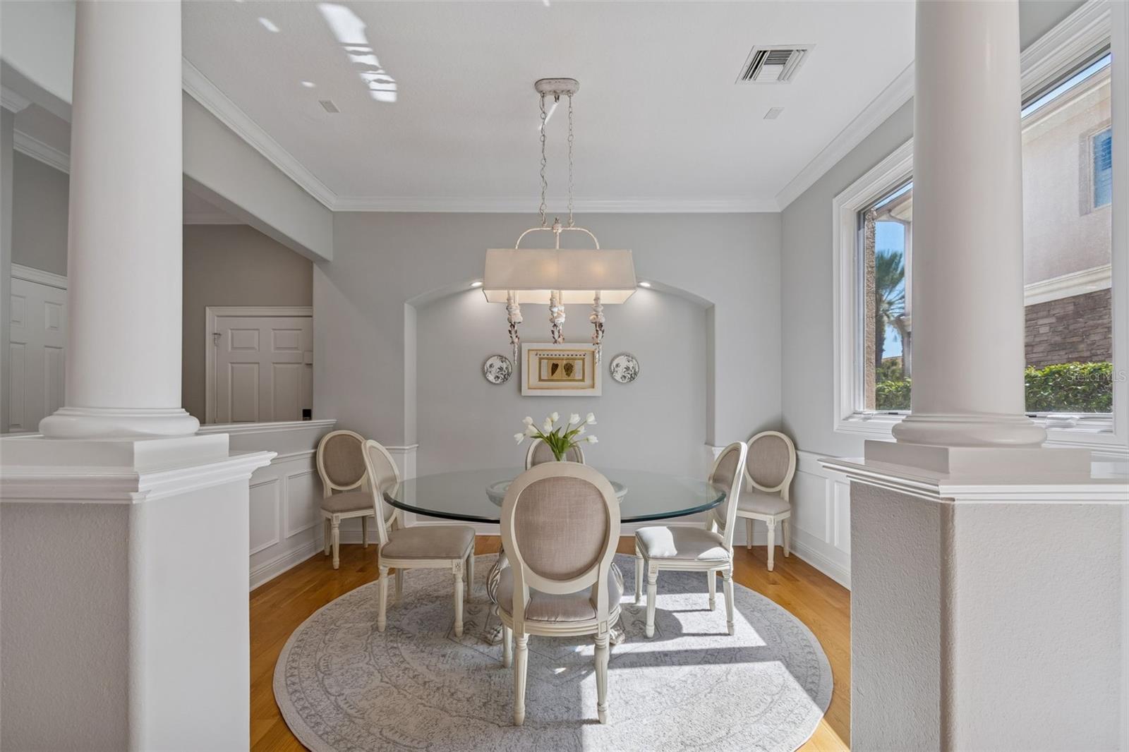 Image 5 of 75 For 610 Saxony Boulevard