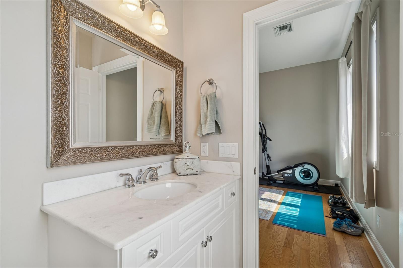 Image 52 of 75 For 610 Saxony Boulevard