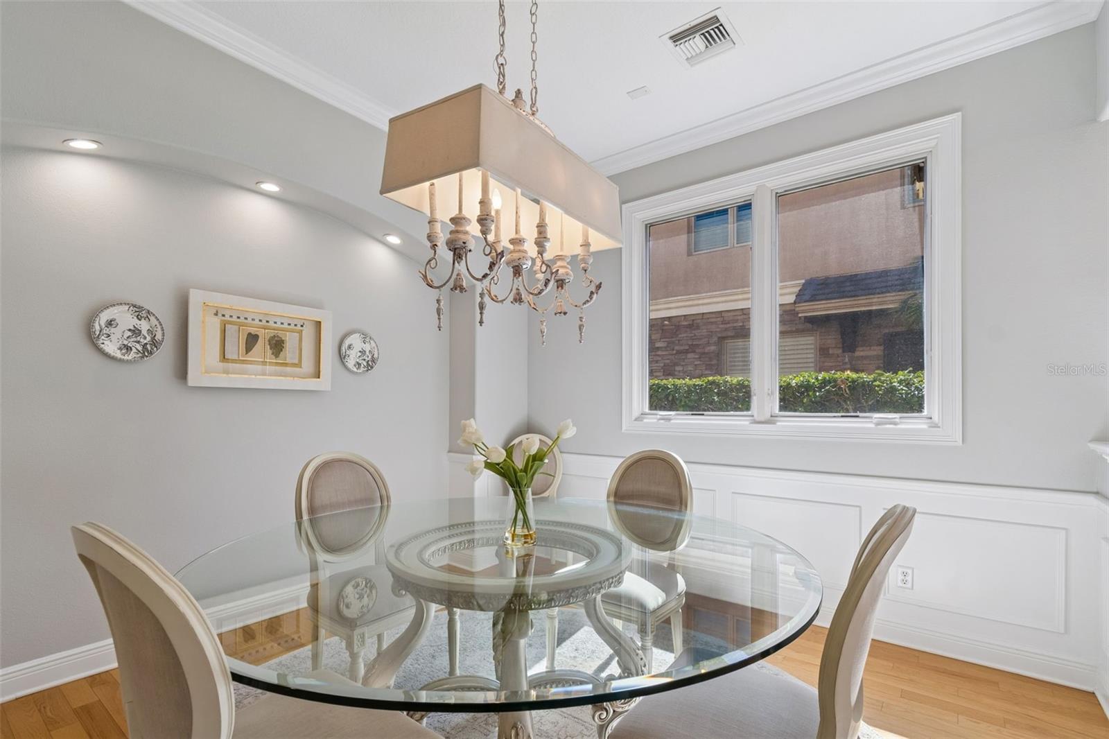 Image 6 of 75 For 610 Saxony Boulevard