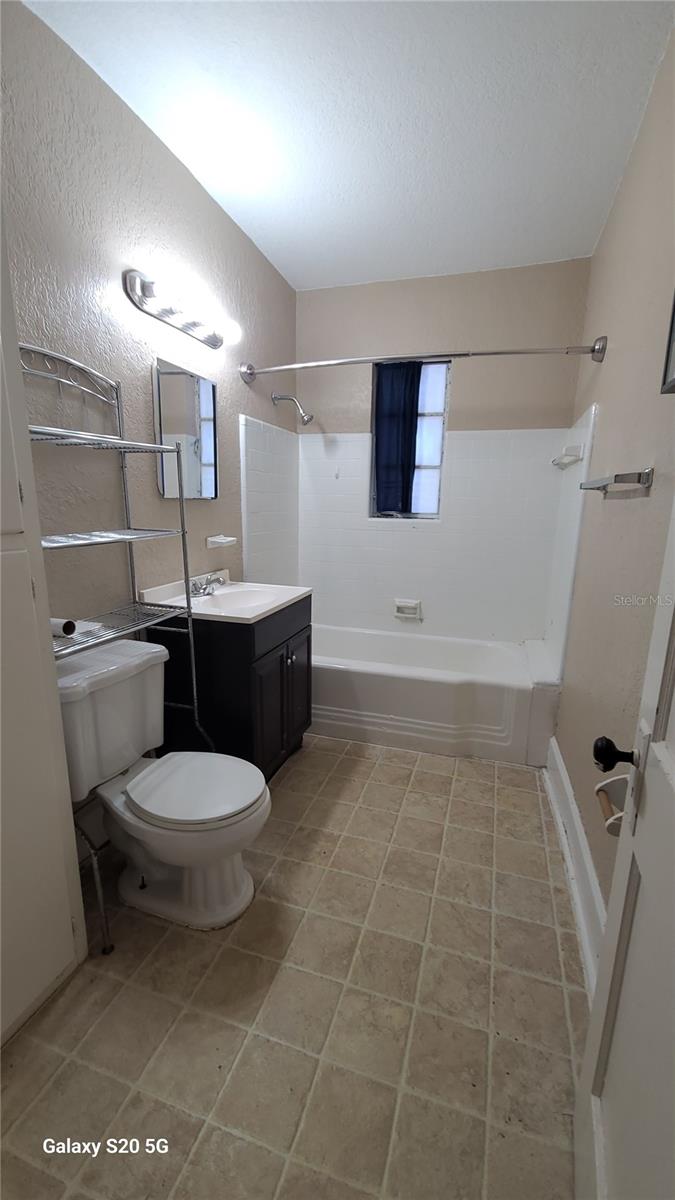 Image 10 of 23 For 3940 Burlington Avenue N