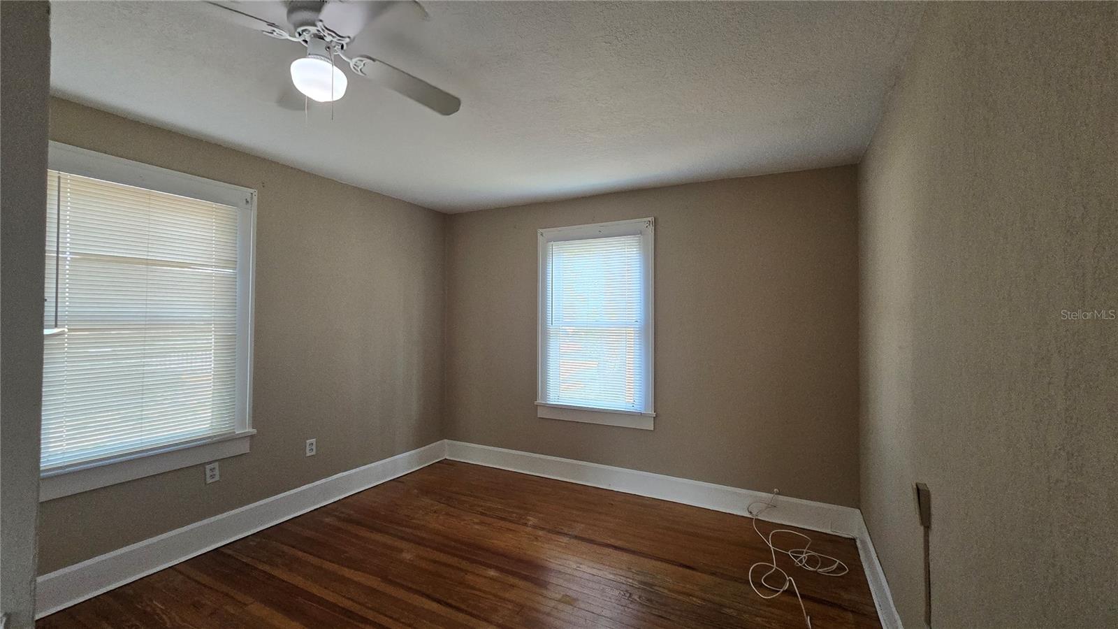 Image 11 of 23 For 3940 Burlington Avenue N