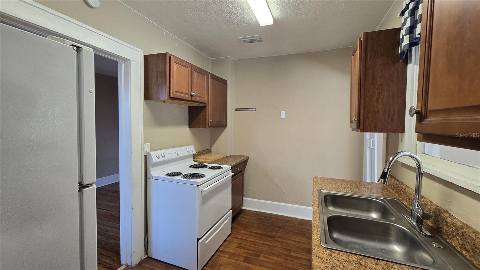 Image 17 of 23 For 3940 Burlington Avenue N