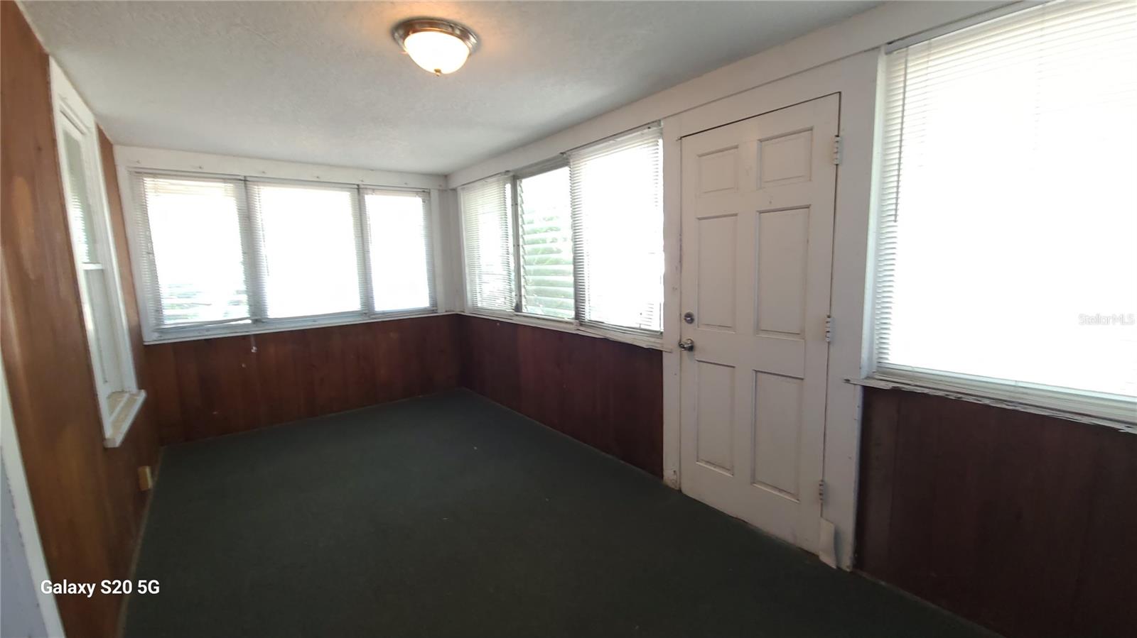 Image 3 of 23 For 3940 Burlington Avenue N