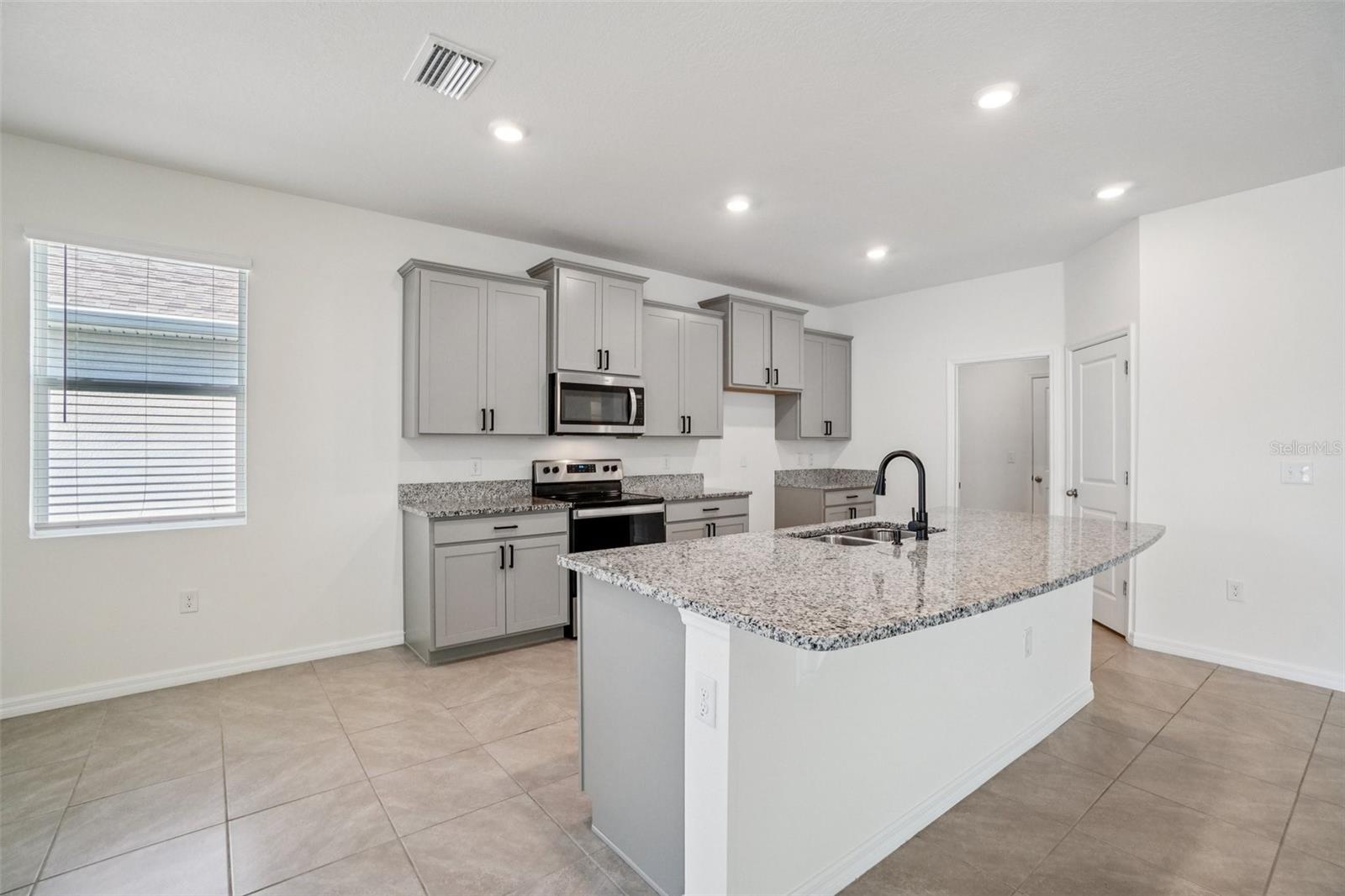 Listing photo id 8 for 3458 Autumn Amber Dr