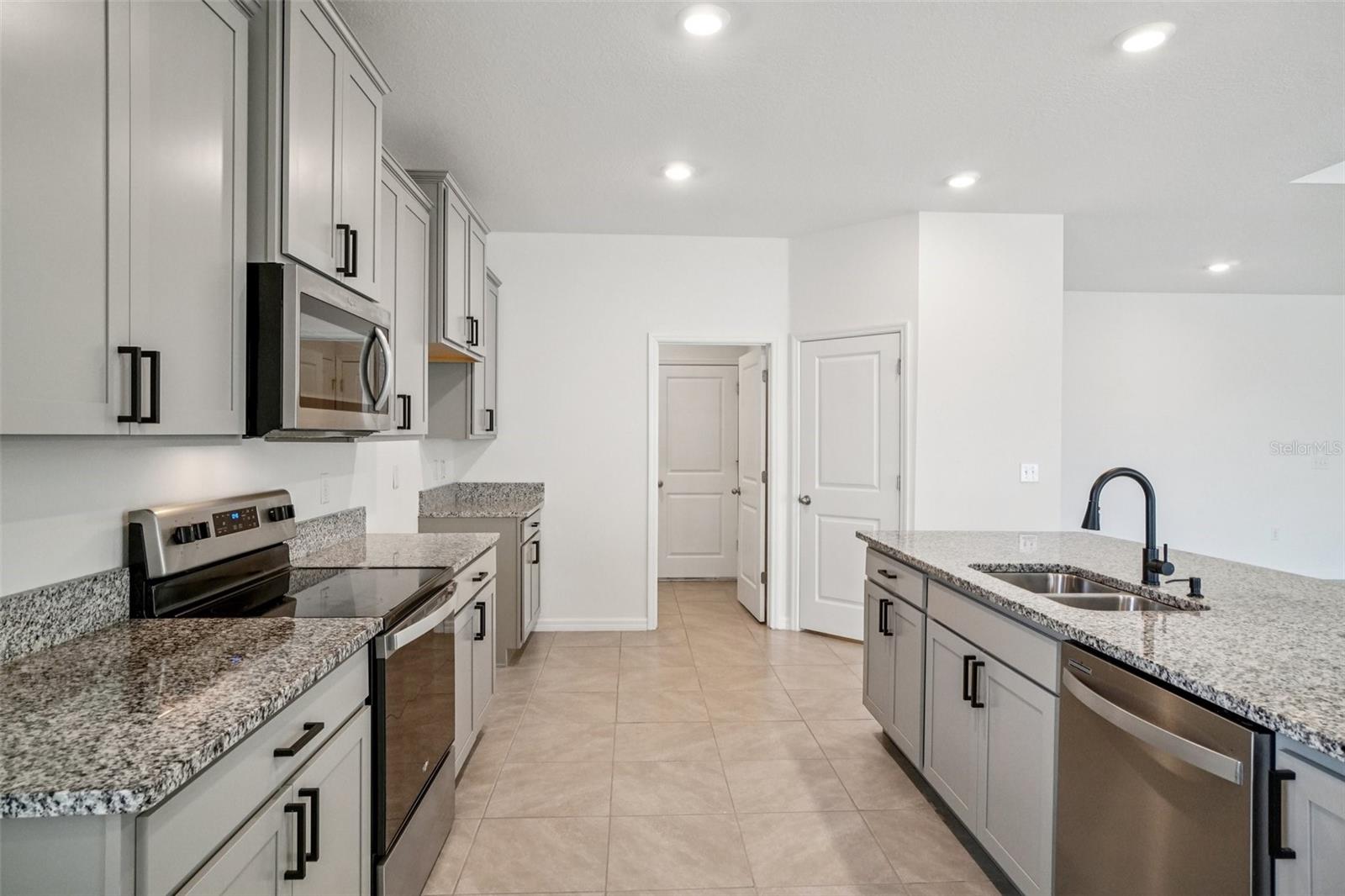 Listing photo id 9 for 3458 Autumn Amber Dr