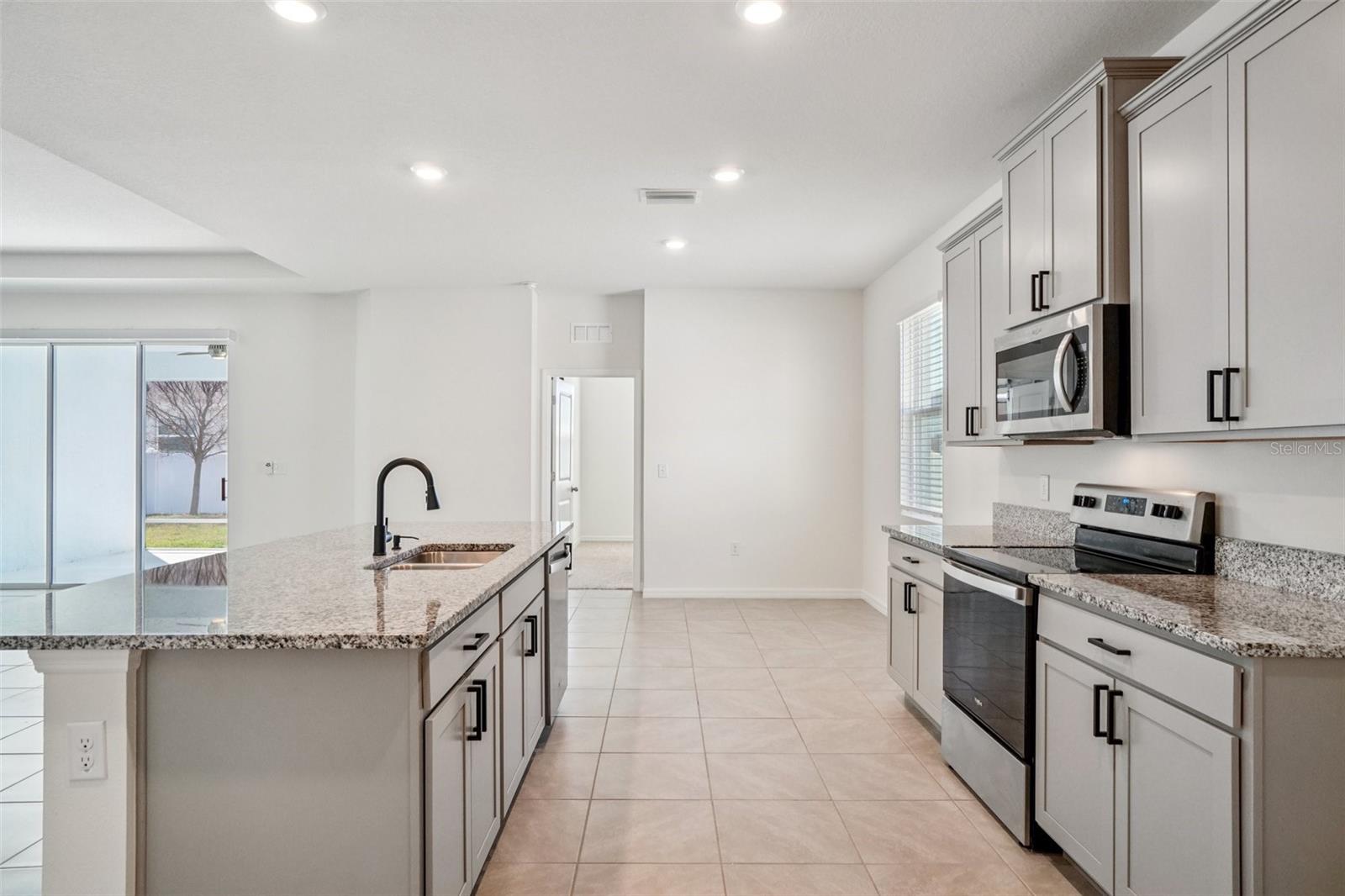 Listing photo id 10 for 3458 Autumn Amber Dr