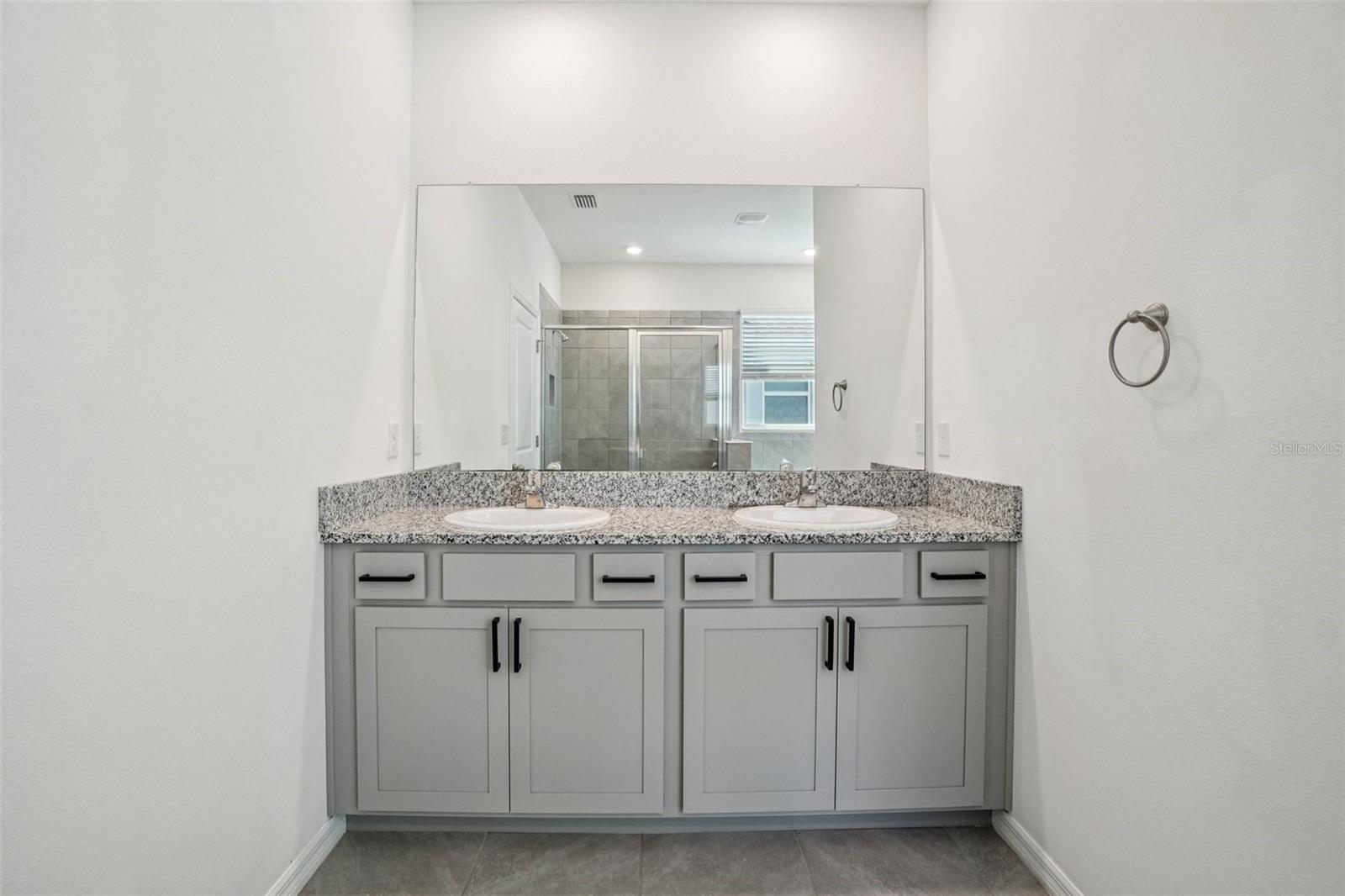 Listing photo id 14 for 3458 Autumn Amber Dr