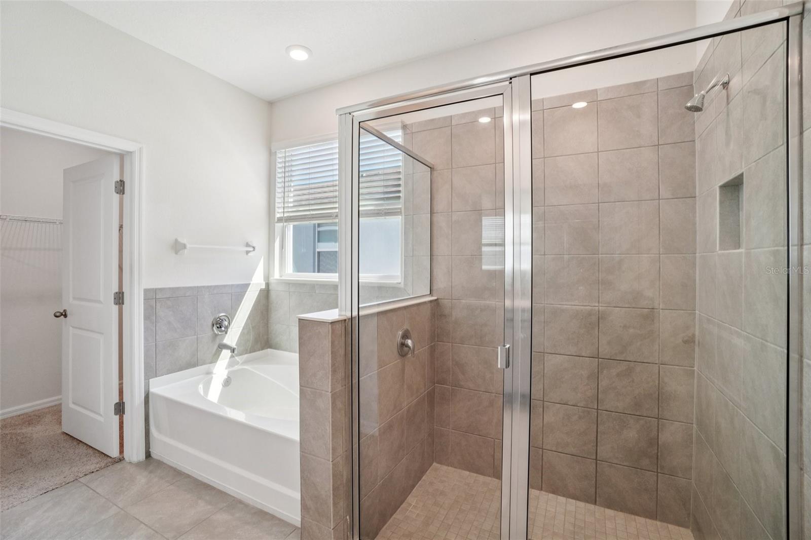 Listing photo id 15 for 3458 Autumn Amber Dr